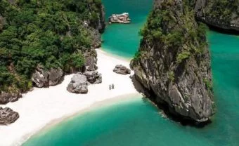 Day 8: Day 8: Lan Ha Bay - Ha Long Bay - Hanoi - Dong Hoi  (B/L/D)